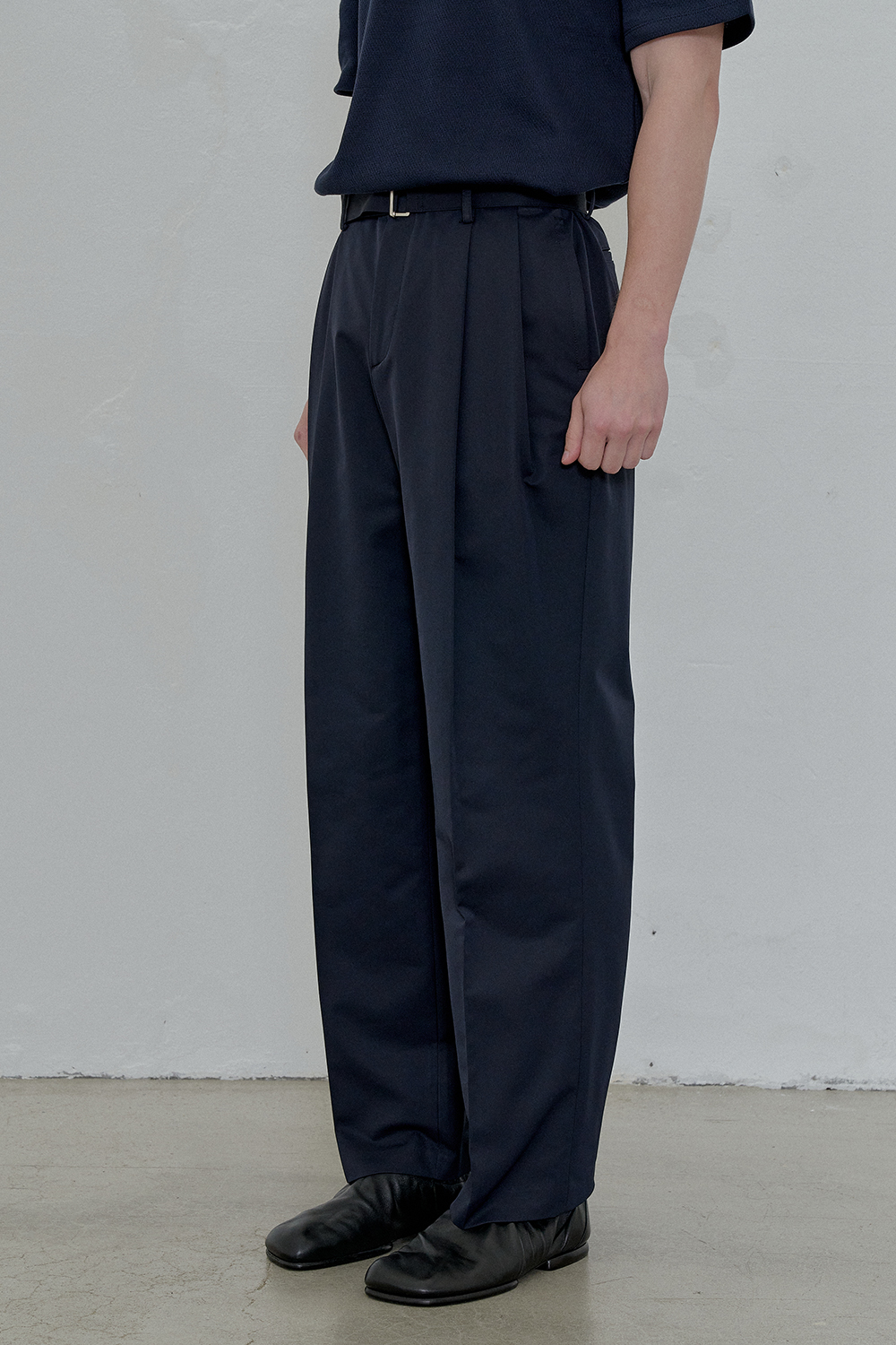 [23ss]SOLOTEX BELTED TWO TUCK PANTS (Navy)Fill Chic(필시크)